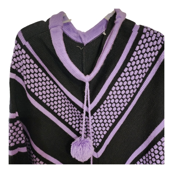 Gorgeous V neck oversized Poncho - Picture 3 of 8